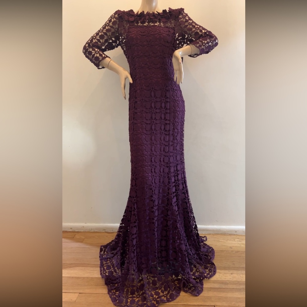Brand new Kay Unger 3/4 sleeves floral appliqué neckline long Gown